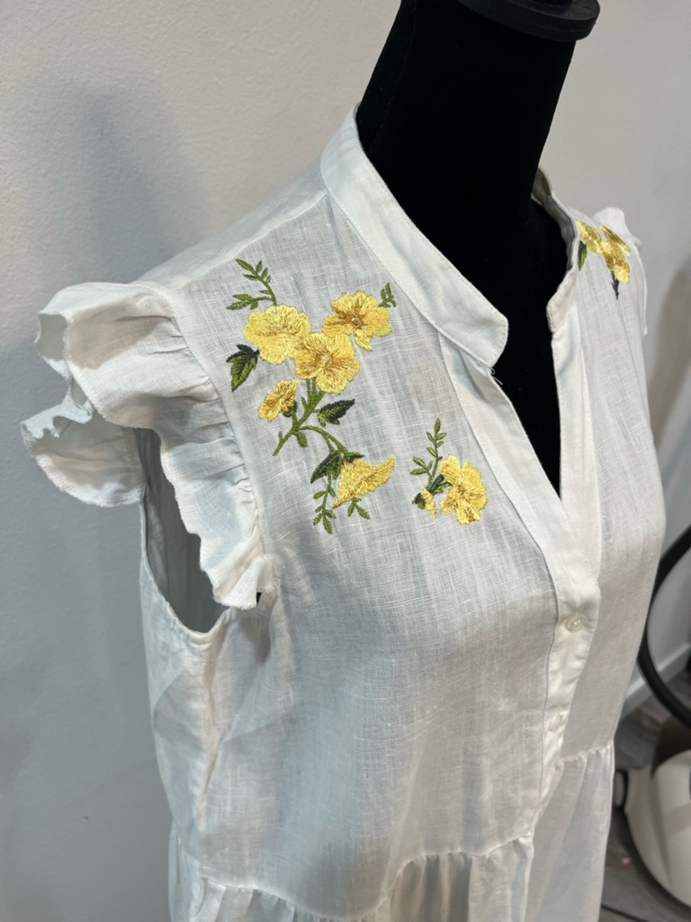 Saks Fifth Avenue Linen Embroidered Dress White Tiered Ruffle Sleeve Size Med - Picture 3 of 10